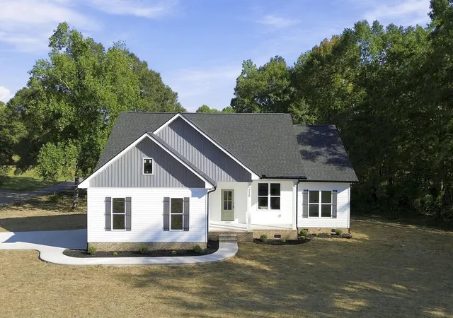 Photo 2 of Single family home for sale at 210 Lakeview Dr, Cowpens, SC 29330 | MLS# SPN342439 | Listing updated on 2026-10-21