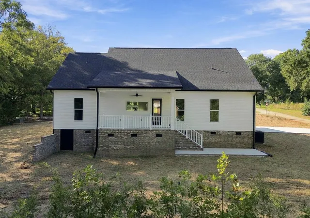 Photo 3 of Single family home for sale at 210 Lakeview Dr, Cowpens, SC 29330 | MLS# SPN342439 | Listing updated on 2026-10-20
