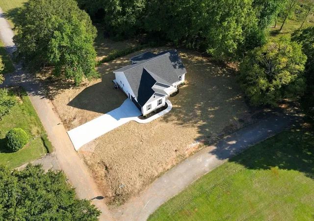 Photo 3 of Single family home for sale at 210 Lakeview Dr, Cowpens, SC 29330 | MLS# SPN342439 | Listing updated on 2026-10-04