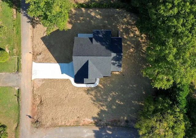 Photo 3 of Single family home for sale at 210 Lakeview Dr, Cowpens, SC 29330 | MLS# SPN342439 | Listing updated on 2026-10-04