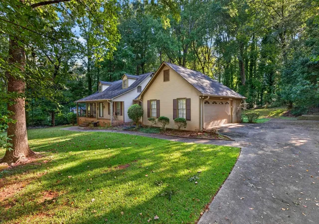 Photo 3 of Sale Pending at 160 Chestnut Lake Dr, Inman, SC 29349 | MLS# SPN342440 | Listing updated on 2026-10-08