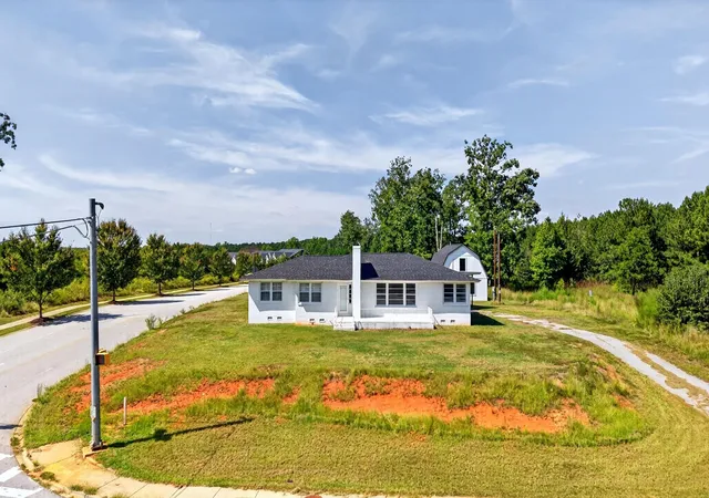 Photo 1 of House for sale at 1586 Skylyn Dr, Spartanburg, SC 29307 | MLS# SPN342441 | Listing updated on 2026-10-05