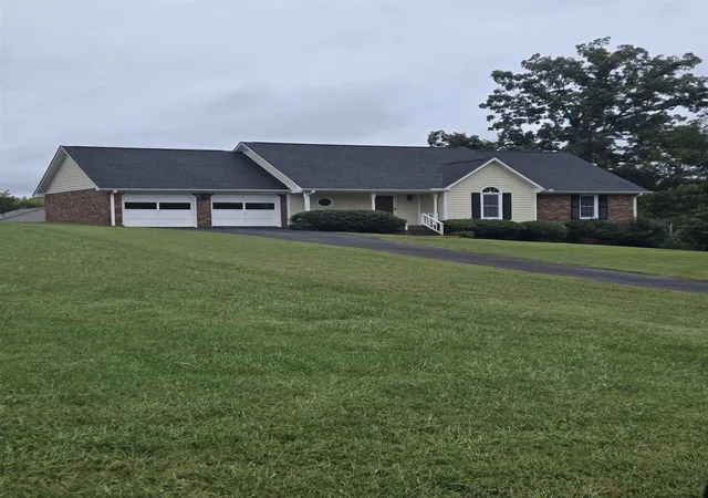 Photo 1 of Single family home for sale at 175 Parris Ridge Dr, Boiling Springs, SC 29316 | MLS# SPN342446 | Listing updated on 2026-10-04