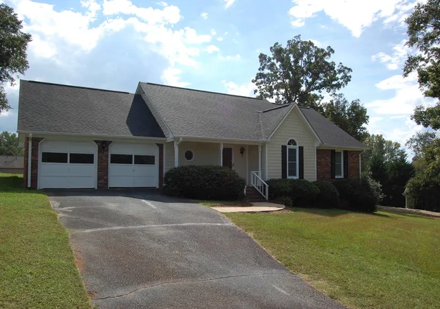 Photo 1 of Single family home for sale at 175 Parris Ridge Dr, Boiling Springs, SC 29316 | MLS# SPN342446 | Listing updated on 2026-10-21