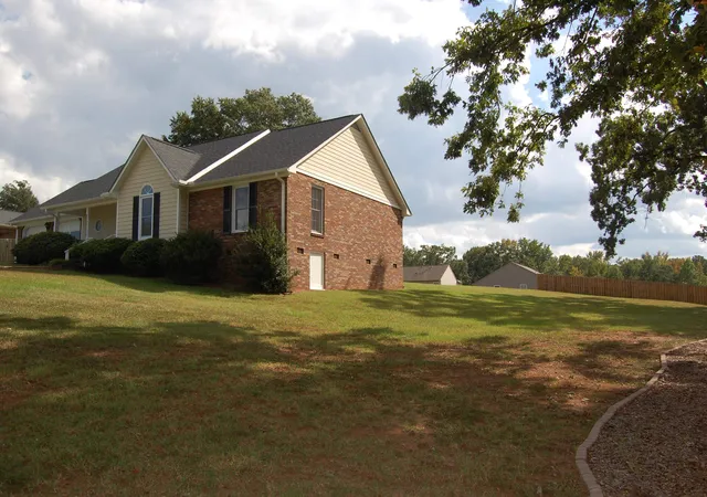 Photo 2 of Single family home for sale at 175 Parris Ridge Dr, Boiling Springs, SC 29316 | MLS# SPN342446 | Listing updated on 2026-10-21