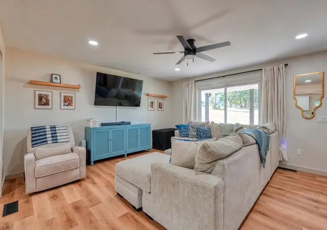 Photo 3 of Single family home for sale at 406 Creekside Dr, Boiling Springs, SC 29316 | MLS# SPN342449 | Listing updated on 2026-10-04
