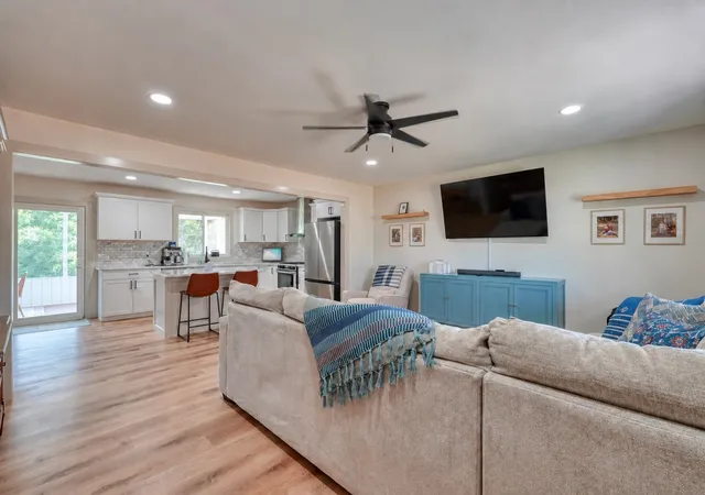 Photo 4 of Single family home for sale at 406 Creekside Dr, Boiling Springs, SC 29316 | MLS# SPN342449 | Listing updated on 2026-10-04