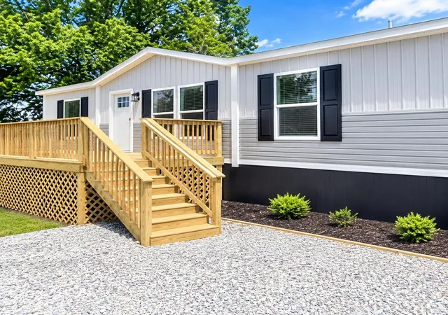Photo 2 of Manufactured home for sale at 522 Burton Creekside Rd, Waterloo, SC 29384 | MLS# SPN342450 | Listing updated on 2026-10-09