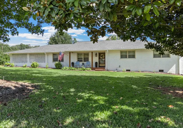 Photo 1 of Single family home for sale at 400 Lake Forest Dr, Spartanburg, SC 29307 | MLS# SPN342454 | Listing updated on 2026-10-15