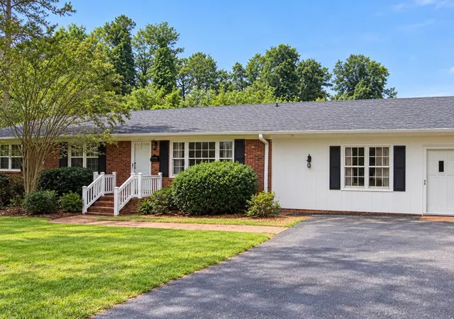 Photo 1 of Single family home for sale at 2068 Washington Rd, Spartanburg, SC 29302 | MLS# SPN342514 | Listing updated on 2026-10-08