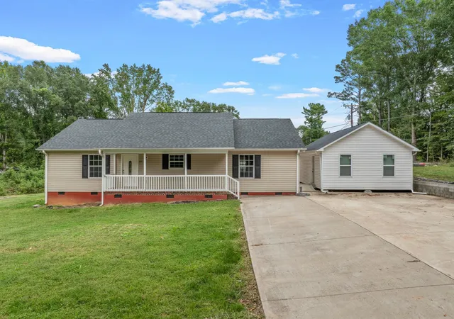 Single family home for sale at 2001 Glennwood Hills Dr, Spartanburg, SC 29307 | MLS# SPN342517