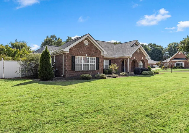 Photo 2 of Single family home for sale at 101 Banbury Cir, Simpsonville, SC 29681 | MLS# SPN342518 | Listing updated on 2026-10-09