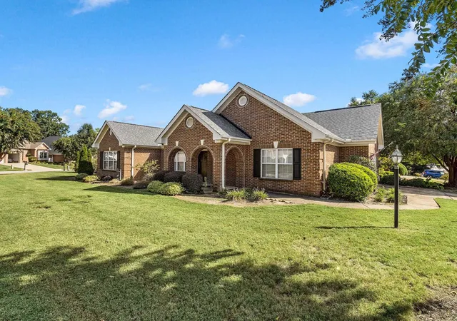 Photo 3 of Single family home for sale at 101 Banbury Cir, Simpsonville, SC 29681 | MLS# SPN342518 | Listing updated on 2026-10-09