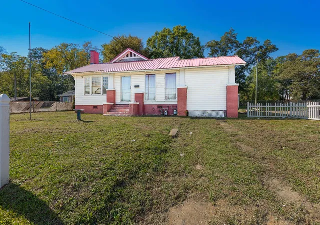 Photo 2 of Single family home for sale at 919 N Limestone St, Gaffney, SC 29340 | MLS# SPN342523 | Listing updated on 2026-10-08