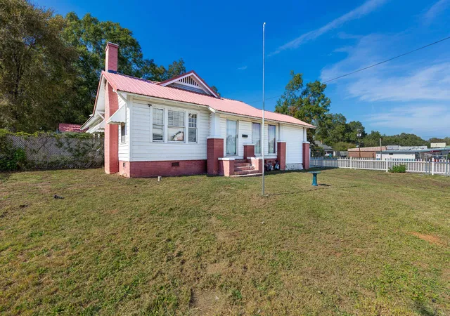 Photo 3 of Single family home for sale at 919 N Limestone St, Gaffney, SC 29340 | MLS# SPN342523 | Listing updated on 2026-10-08