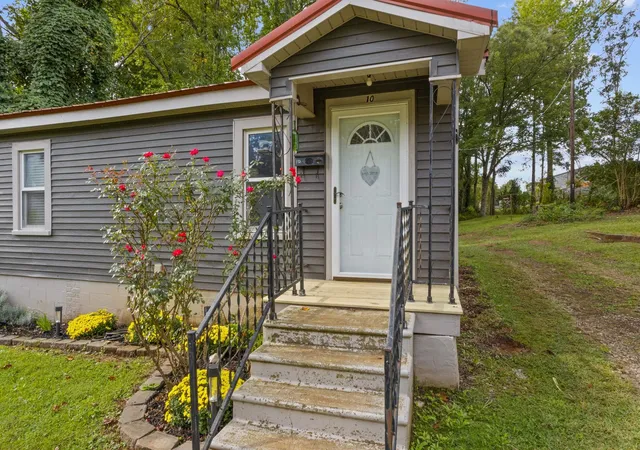 Photo 2 of Single family home for sale at 10 Hollywood St, Inman, SC 29349 | MLS# SPN342525 | Listing updated on 2026-10-08