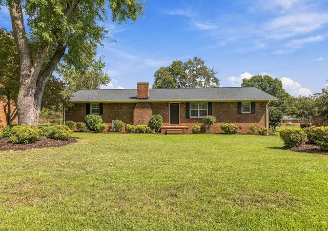 Single family home for sale at 110 Scenic Cir, Boiling Springs, SC 29316 | MLS# SPN342545