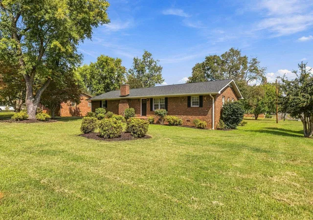 Photo 3 of Single family home for sale at 110 Scenic Cir, Boiling Springs, SC 29316 | MLS# SPN342545 | Listing updated on 2026-10-08