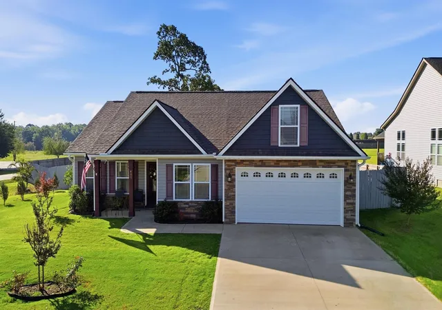 Photo 2 of Single family home for sale at 405 Kimbrell Oaks Dr, Boiling Springs, SC 29316 | MLS# SPN342550 | Listing updated on 2026-10-09