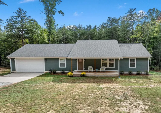 Single family home for sale at 360 Greenwood Rd, Landrum, SC 29356 | MLS# SPN342552