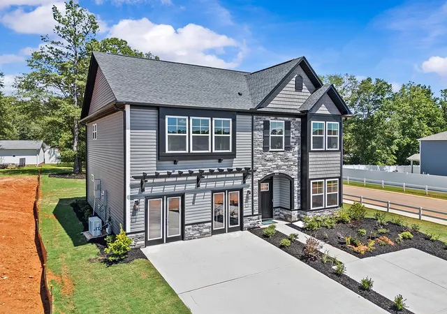 Photo 2 of Single family home for sale at 423 Barbican Pl, Greenville, SC 29605 | MLS# SPN342560 | Listing updated on 2026-10-22