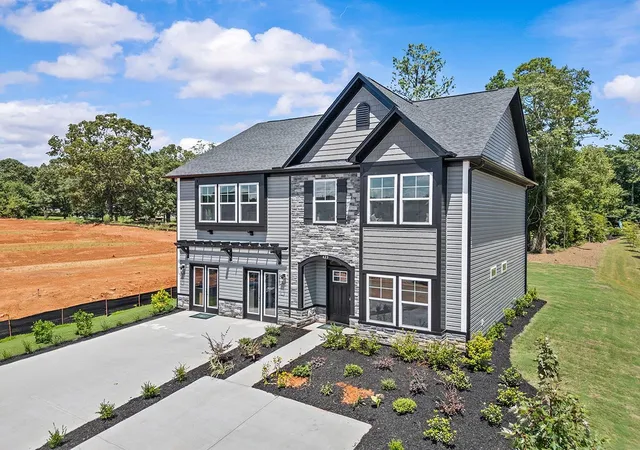 Photo 3 of Single family home for sale at 423 Barbican Pl, Greenville, SC 29605 | MLS# SPN342560 | Listing updated on 2026-10-22