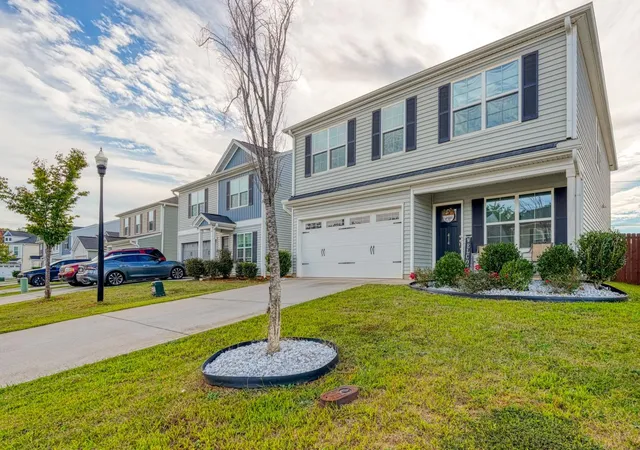 Photo 1 of Single family home for sale at 414 Grantham Ct, Spartanburg, SC 29303 | MLS# SPN342563 | Listing updated on 2026-10-09