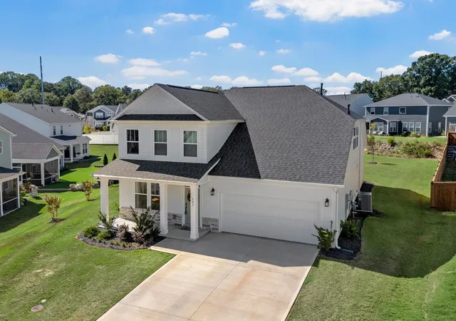 Photo 3 of Single family home for sale at 303 Eskdale Rd, Simpsonville, SC 29681 | MLS# SPN342565 | Listing updated on 2026-10-09