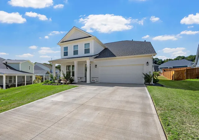 Photo 3 of Single family home for sale at 303 Eskdale Rd, Simpsonville, SC 29681 | MLS# SPN342565 | Listing updated on 2026-10-09