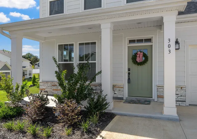 Photo 4 of Single family home for sale at 303 Eskdale Rd, Simpsonville, SC 29681 | MLS# SPN342565 | Listing updated on 2026-10-09