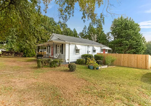 Photo 4 of Single family home for sale at 2111 Cannons Campground Rd, Spartanburg, SC 29307 | MLS# SPN342589 | Listing updated on 2026-10-09