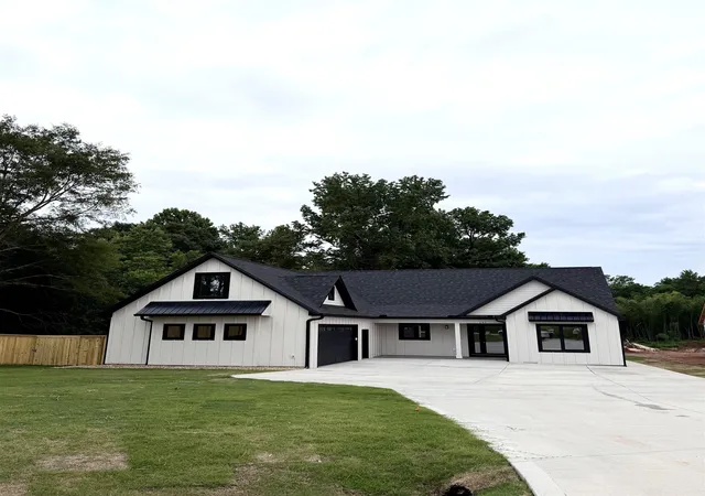 Photo 1 of Single family home for sale at 141 Babb Rd, Campobello, SC 29322 | MLS# SPN342596 | Listing updated on 2026-10-09