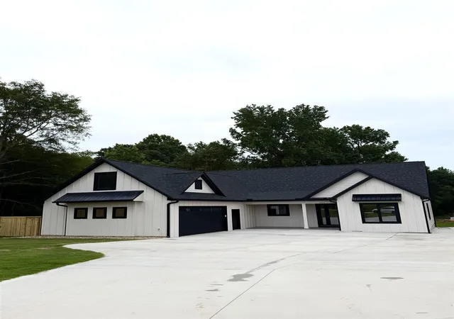 Photo 2 of Single family home for sale at 141 Babb Rd, Campobello, SC 29322 | MLS# SPN342596 | Listing updated on 2026-10-09