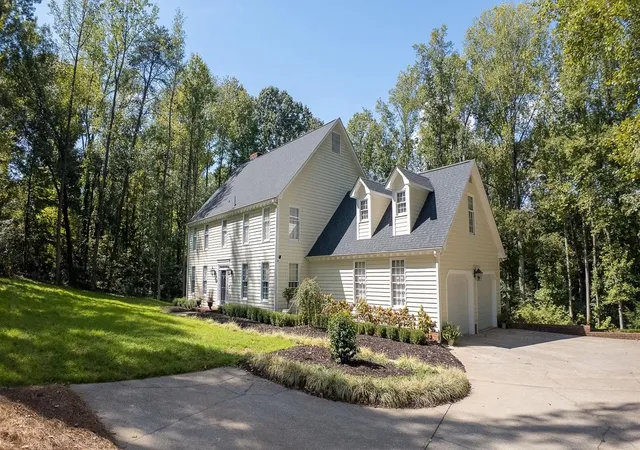 Photo 3 of Single family home for sale at 1022 Oak Crk Dr, Spartanburg, SC 29302 | MLS# SPN342616 | Listing updated on 2026-10-09
