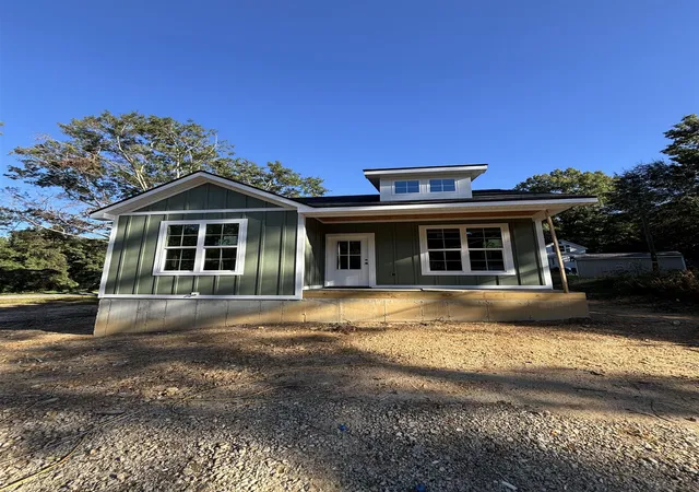 Photo 2 of Single family home for sale at 232 E Greenwood St, Landrum, SC 29356 | MLS# SPN342623 | Listing updated on 2026-10-09