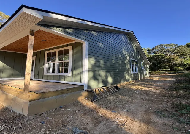 Photo 3 of Single family home for sale at 232 E Greenwood St, Landrum, SC 29356 | MLS# SPN342623 | Listing updated on 2026-10-09
