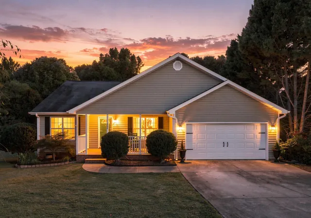 Single family home for sale at 204 Bitternut Ln, Taylors, SC 29687 | MLS# SPN342630