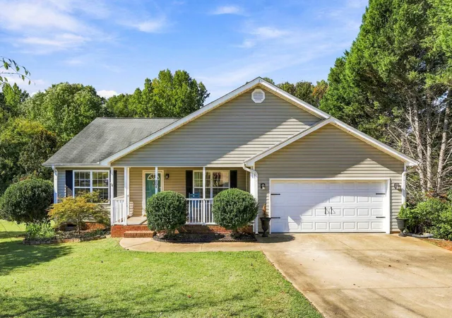 Photo 1 of Single family home for sale at 204 Bitternut Ln, Taylors, SC 29687 | MLS# SPN342630 | Listing updated on 2026-10-09