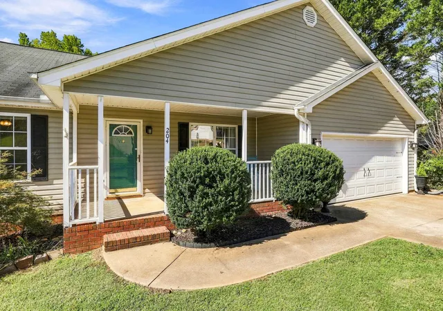 Photo 2 of Single family home for sale at 204 Bitternut Ln, Taylors, SC 29687 | MLS# SPN342630 | Listing updated on 2026-10-09