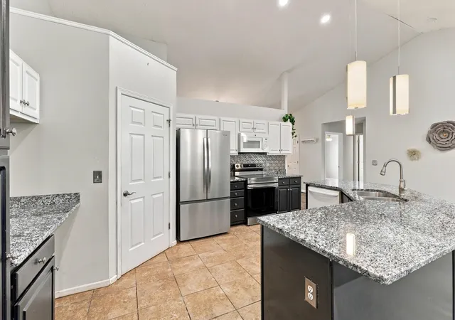 Photo 4 of Single family home for sale at 204 Bitternut Ln, Taylors, SC 29687 | MLS# SPN342630 | Listing updated on 2026-10-09