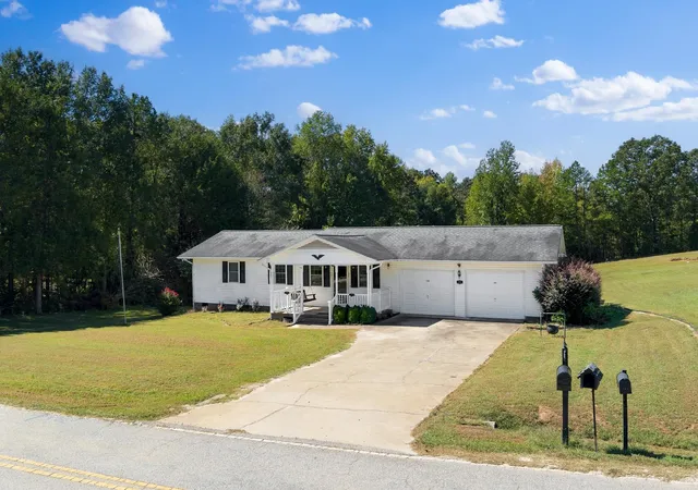 Photo 2 of Single family home for sale at 328 Parsons Rd, Woodruff, SC 29388 | MLS# SPN342641 | Listing updated on 2026-10-09