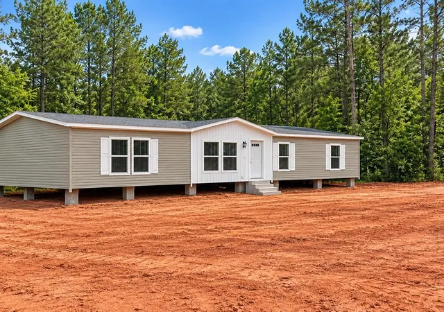 Photo 3 of Manufactured home for sale at 1080 S Harper St Ext, Laurens, SC 29360 | MLS# SPN342643 | Listing updated on 2026-10-09
