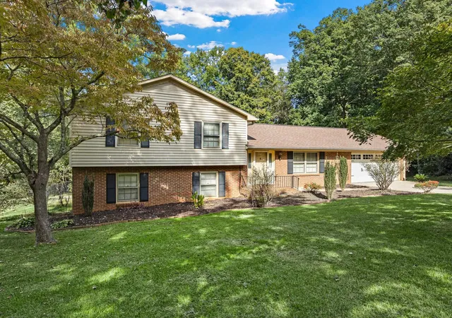 Photo 1 of Single family home for sale at 239 Briarcreek Dr, Spartanburg, SC 29301 | MLS# SPN342655 | Listing updated on 2026-10-10