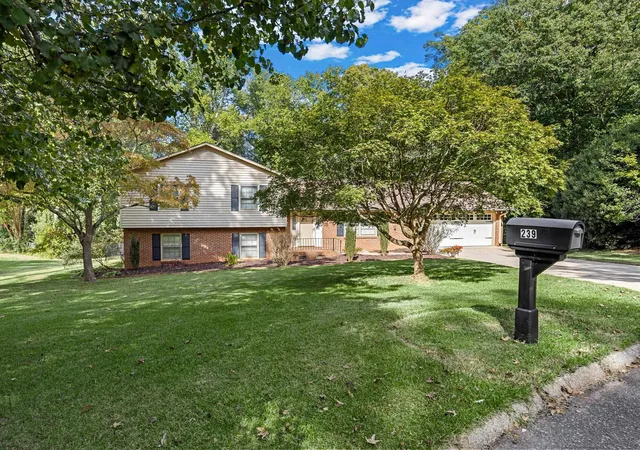 Photo 2 of Single family home for sale at 239 Briarcreek Dr, Spartanburg, SC 29301 | MLS# SPN342655 | Listing updated on 2026-10-10