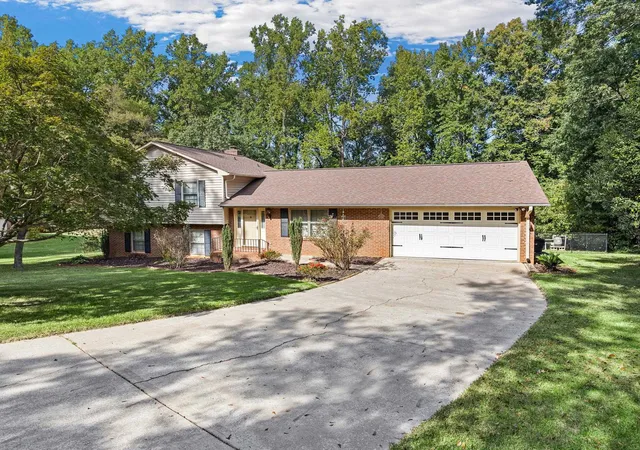 Photo 3 of Single family home for sale at 239 Briarcreek Dr, Spartanburg, SC 29301 | MLS# SPN342655 | Listing updated on 2026-10-10