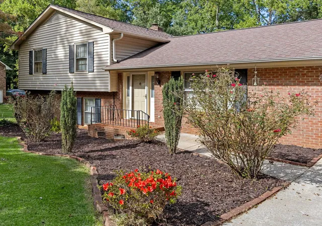 Photo 4 of Single family home for sale at 239 Briarcreek Dr, Spartanburg, SC 29301 | MLS# SPN342655 | Listing updated on 2026-10-10