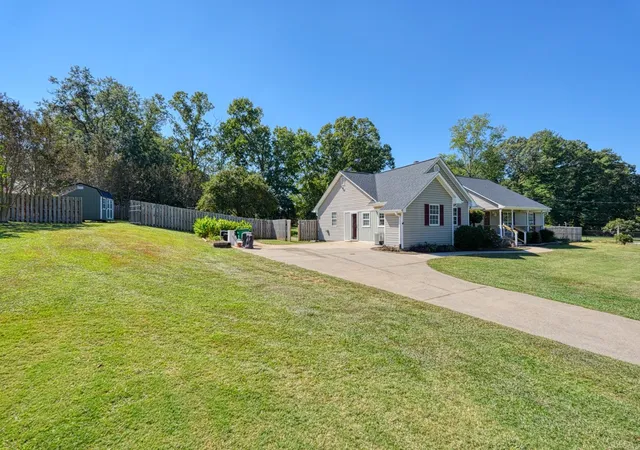 Photo 3 of Single family home for sale at 137 Greenway Dr, Cowpens, SC 29330 | MLS# SPN342657 | Listing updated on 2026-10-10