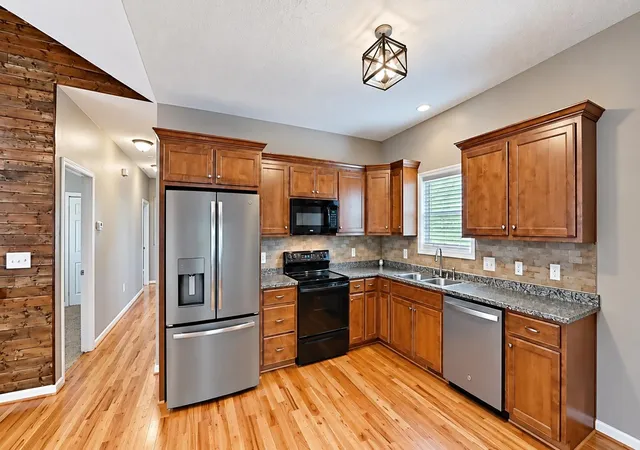Photo 4 of Single family home for sale at 389 Morgan Rd, Wellford, SC 29385 | MLS# SPN342663 | Listing updated on 2026-10-11