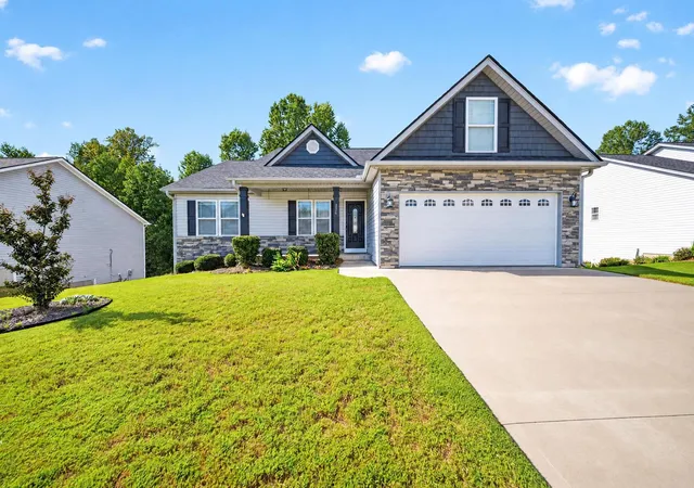 Photo 4 of Single family home for sale at 436 Shoreline Blvd, Boiling Springs, SC 29316 | MLS# SPN342673 | Listing updated on 2026-10-10