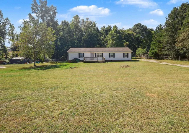 Photo 2 of Manufactured home for sale at 236 Angells Dr, Woodruff, SC 29388 | MLS# SPN342674 | Listing updated on 2026-10-10